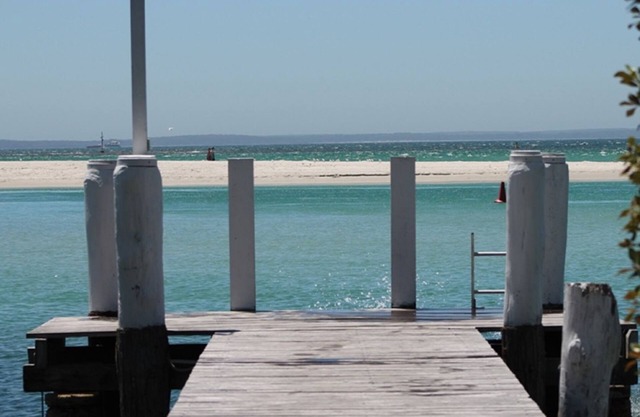 'BY THE SEA' Waterfront Accommodation, Private Jetty Huskisson Jan Availability
