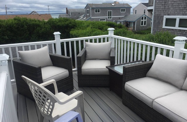 By the Water - Steps to the Beach - 4Br, AC, Views of Vineyard Sound