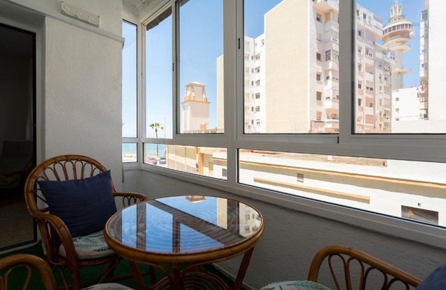 Cádiz Beach & Kids - free parking - sea views
