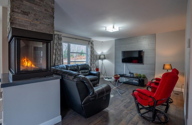 Chalet Érables | 3 Bedrooms | Hot Tub | Sleeps 8