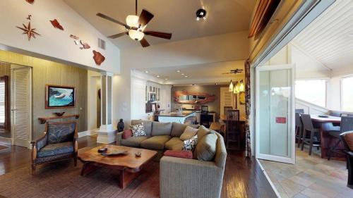 C300 Custom 4 bedroom Ocean View Penthouse
