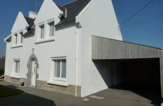 C5045 - Breton cottage located at the Pointe