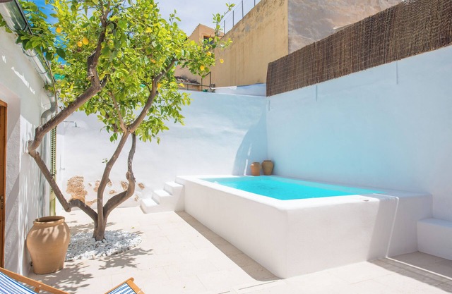 Ca Na Mandola - Four Bedroom Villa, Sleeps 8