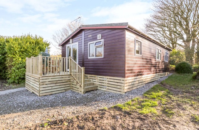 CABAN Y FELIN, family friendly, with a garden in Cemaes Bay