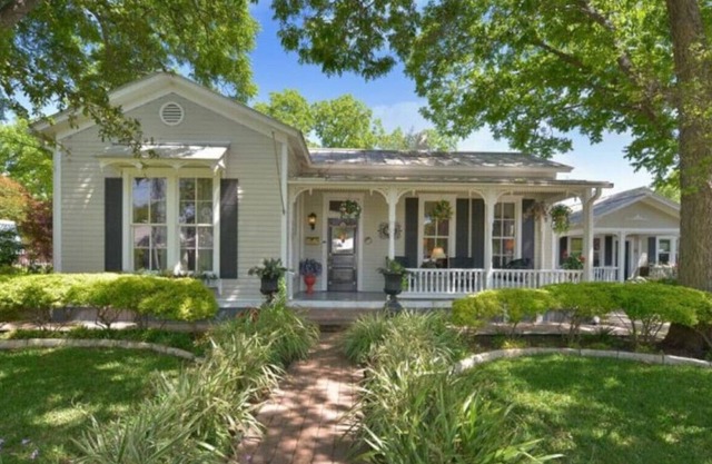 Cabernet Villa at Zink Haus*1 Block to Comal River*Walk to Downtown NBTX