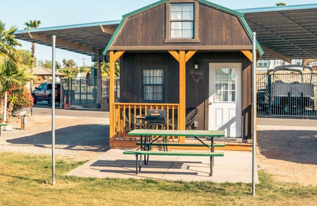 Cabin 13 - Deluxe Family Cabin