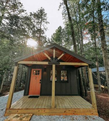 Cabin #3 One Bedroom With Kitchen