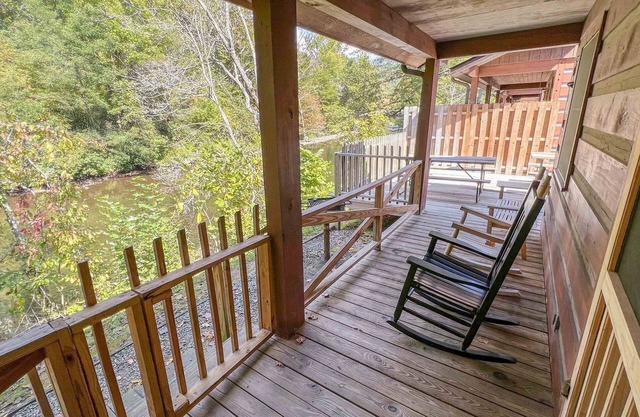 Cabin #3 - Riverfront w/Gas Fireplace and more!