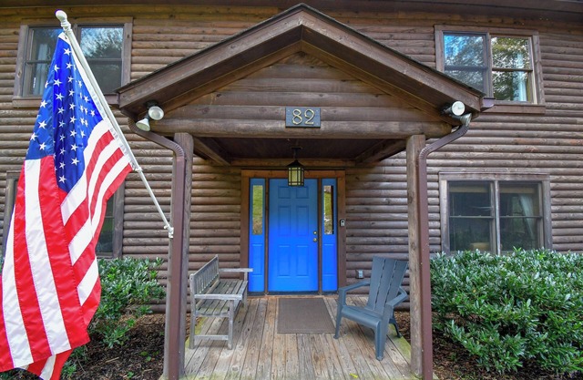 Cabin 82 - The Marshall - 6 bedrooms, sleeps 12, minutes from downtown Lexington