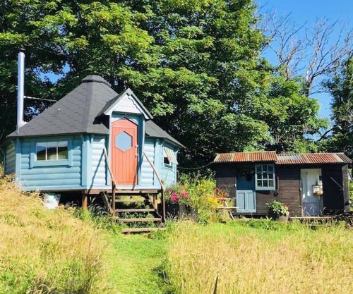 Cabin and shepherds hut in Rural Cornwall for 2-6