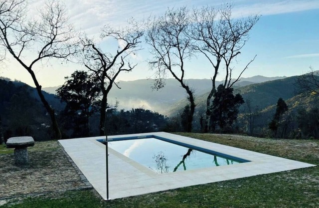 Cabin House. A retreat with a swimming pool and privacy in Gerês.