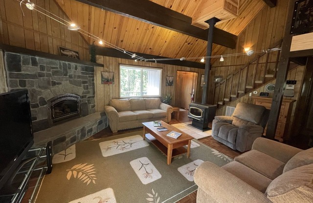 Cabin in the woods near Pinecrest Lake and Dodge Ridge Ski Resort