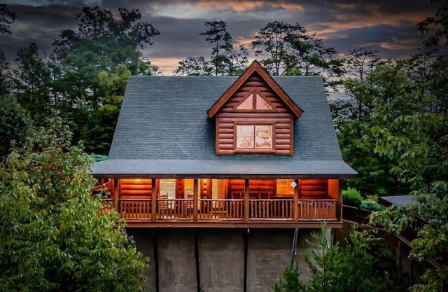 Cabin-n-Smokys! Indoor Resort Pool Views Hot Tub Game Room