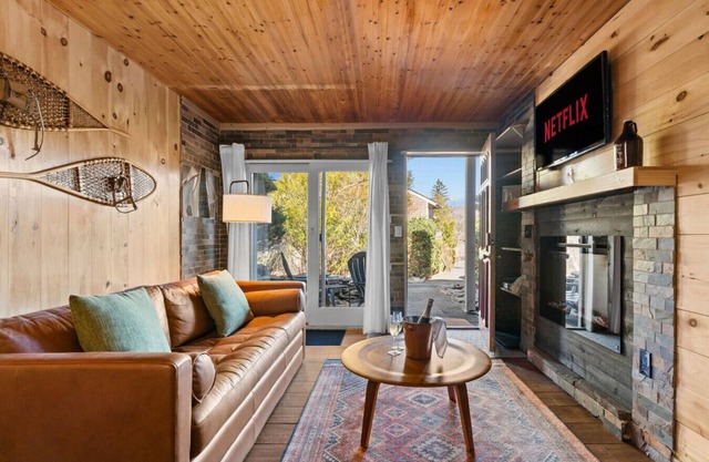 Cabin on Mtn, Seasonal Pool Access w Panoramic Views! Hike, Golf, Swim, Unwind!