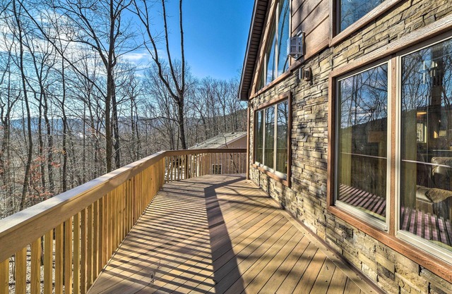 Cabin w/Mtn View, 4 Mi to Massanutten Resort