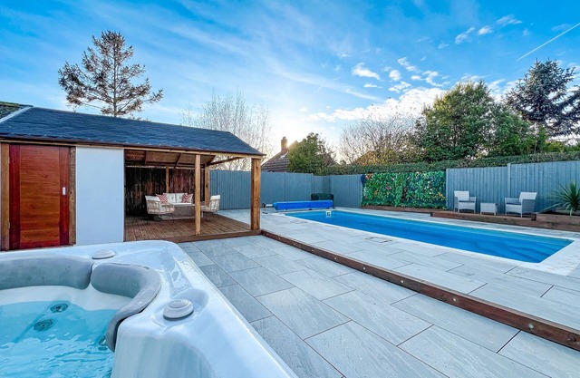 Cabin with Hot Tub & Heated Swimming Pool