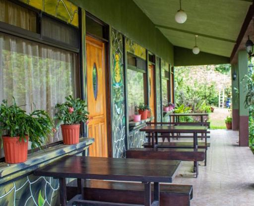 Cabinas las Manzanas Bed y Breakfast
