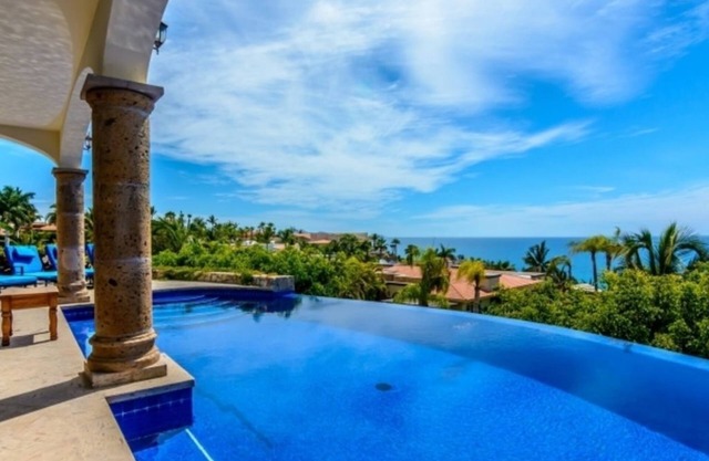 Cabocasabuenavista- WALK TO Private Beach. Roof top deck. Pets welcome