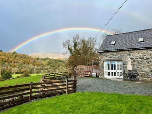 Cader Mountain View Cottage with Hot Tub in Snowdonia