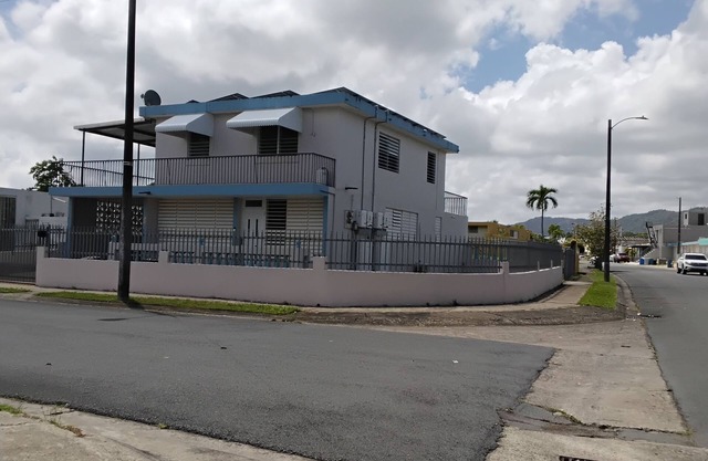 Caguas 2 Story 5 BR Home w/Solar Panels, A/C and WiFi
