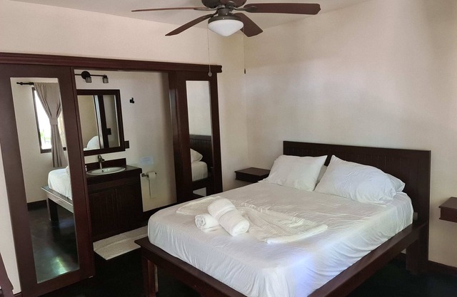 Cahuita Queen Room at Hona Beach Hotel