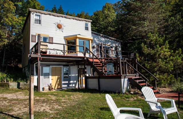 Cair Paravel, Lakefront family cottage with spectacular views, private beach