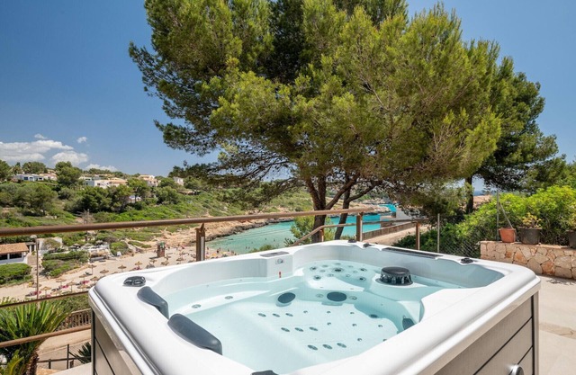 Cala Mendia Beach House 2 es with direct access to the beach and sea views