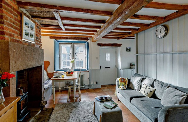 Calamine Cottage - Two Bedroom House, Sleeps 4