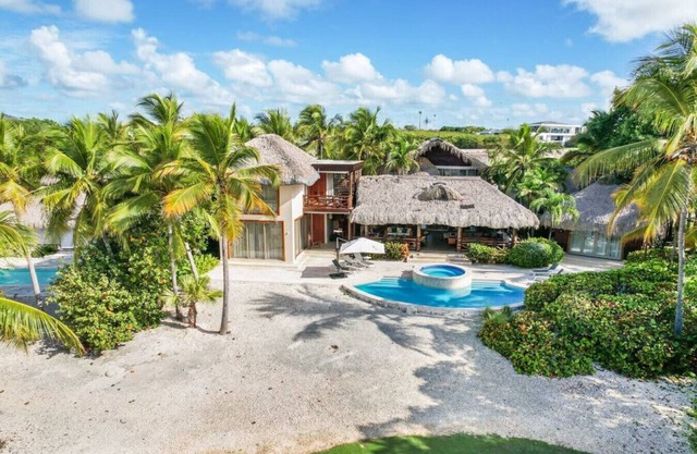 Caleton 16: Golf & ocean view, full staff, pool, Jacuzzi & Eden Roc Beach Club
