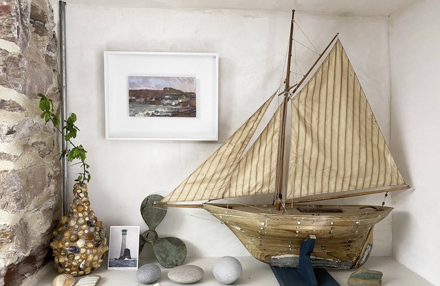 Calm Cottage - sleeps 6 guests in 3 bedrooms