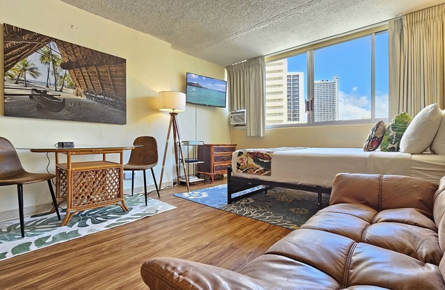 Calm, Quiet, New, & Clean Waikiki Queen Bed Studio - WAIKIKI GRAND HOTEL® 804