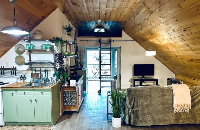 Calming lake front studio that is newly renovated with travelers needs in mind.