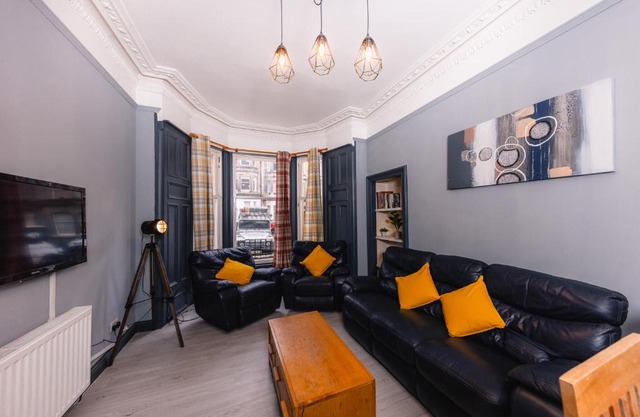 Calton Hill Victorian Old Town Apartment