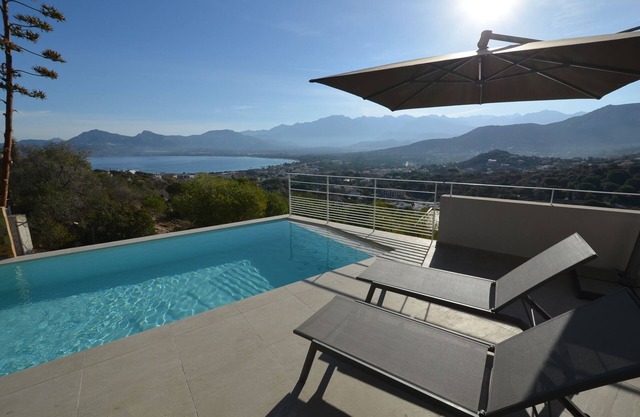 CALVI, MAGNIFICENT CONTEMPORARY VILLA WITH SEA VIEW AND HEATED POOL