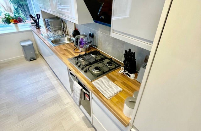 Cambridge Cozy 2 Bedroom Apartment 5 Sleep