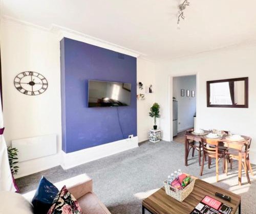 Camden - 3 Bedrooms - Sleeps 6 - Near Underground