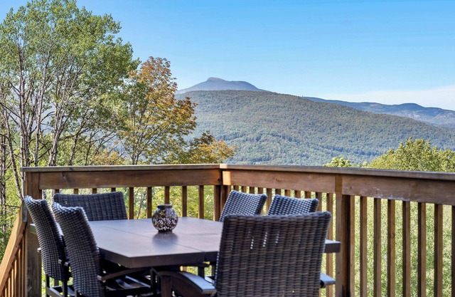 Camel's Hump View Ski House - 10 miles to Stowe!