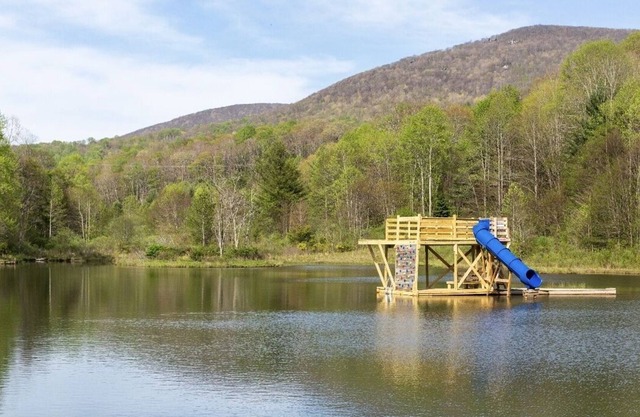 Camp Bigfun: Hidden Gem Glamping Cabin Solar Power Off Grid