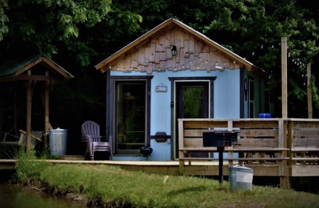 Camp Bigfun: Lakeside Party Glamping Cabin Solar Power Off Grid