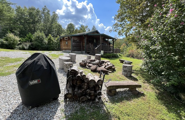Camp Hideaway Whippoorwill Cottage @ Nebo, Lake James NC