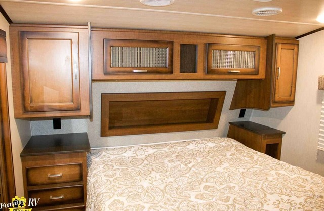 Camper Available for Solar Eclipse nClose to Bloomington and sleeps 5