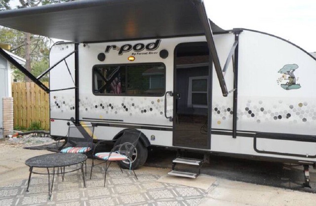 Camper in Perdido key, close to the best hangouts & public beaches on the gulf.