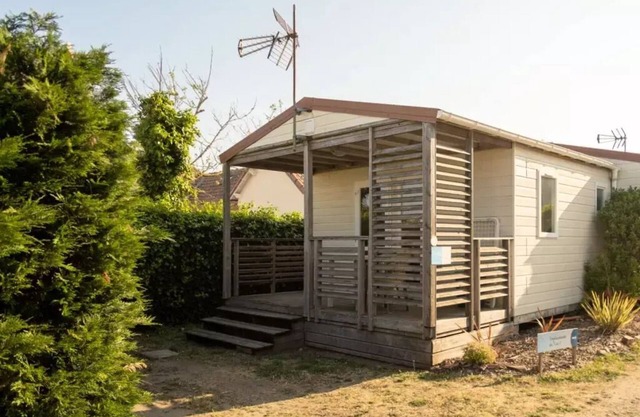 Camping du Bord de Mer * - Eco chalet 1 bedroom + terrace 2 people