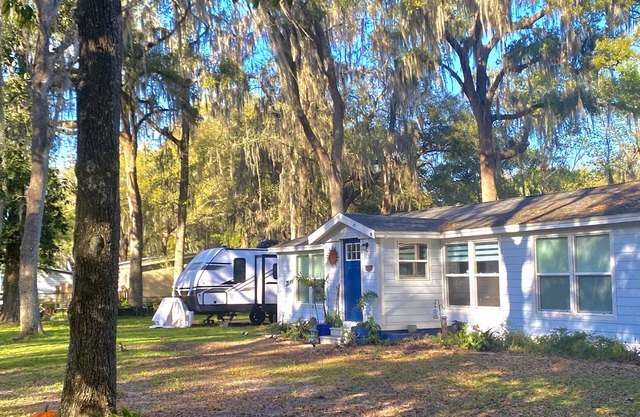 Camping in Style in new 2022 RV. Firepit, hammock, Dog Friendly, Boat Ramp,