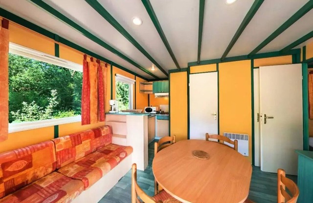 Camping Le Chenal - Chalet - 17m2 - 2 bedrooms 4 people