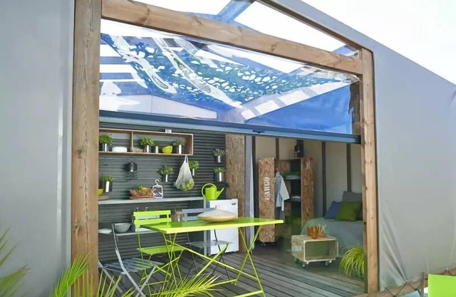 Camping les Albères* - 2-room Maori tent for 4 people without sanitary facilities