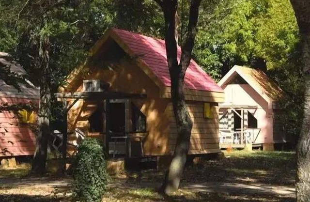 Camping Paradis Bellerive * - Chalet for 4 People
