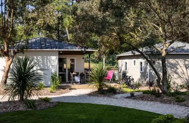 Campsite Domaine des Salins * - Chalet Bois 33m2/3 bedrooms + covered terrace 6 people