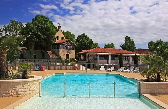 Campsite Domaine de la Faurie* - COMFORT mobile home - 3 bedrooms for 6 people