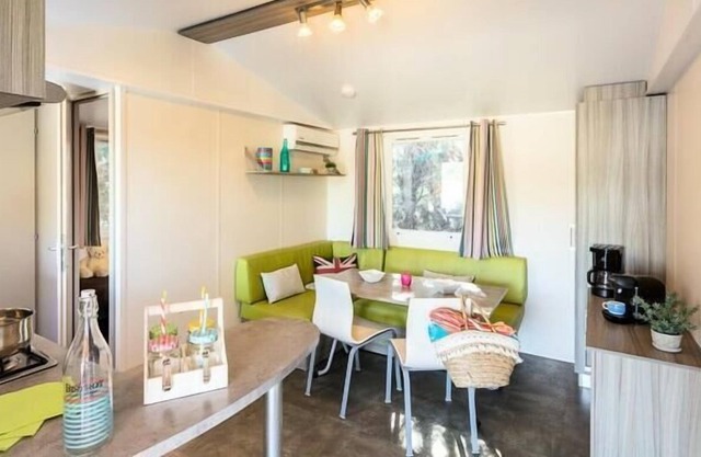 Campsite Le Val de Cesse *** - Mobile home Classic XL 3 rooms 4/6 people Air-conditioned